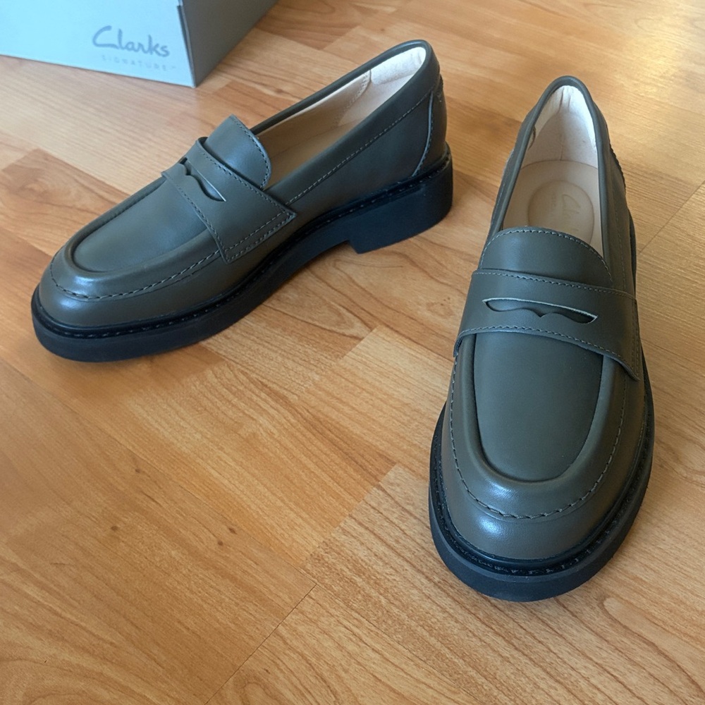 Clarks Splend Edge Penny Loafer in Dark Olive, with Box - Picture 3 of 15